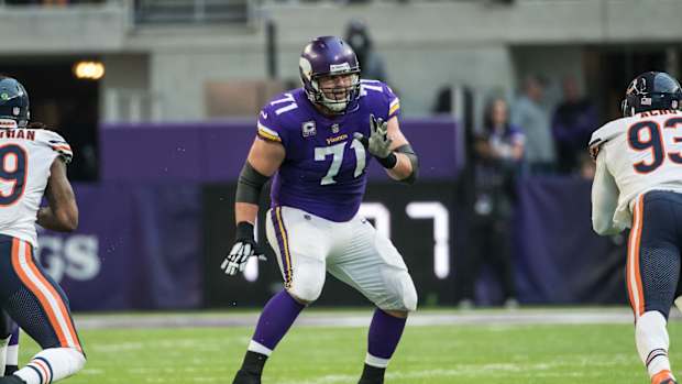 Minnesota Vikings offensive lineman Riley Reiff (71) against the Chicago Bears at U.S. Bank Stadium.